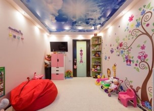 Глянцевые натяжные потолки в детскую Литва